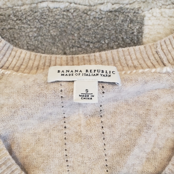 Banana Republic Sweater - Picture 3 of 3